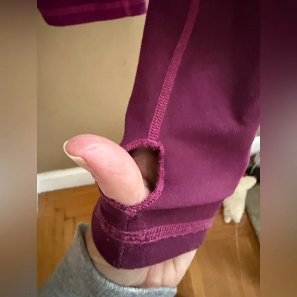Mountain Hardware Buttery Top Base Layer with Hood and Thumb Holes Burgandy Yoga - Picture 8 of 13
